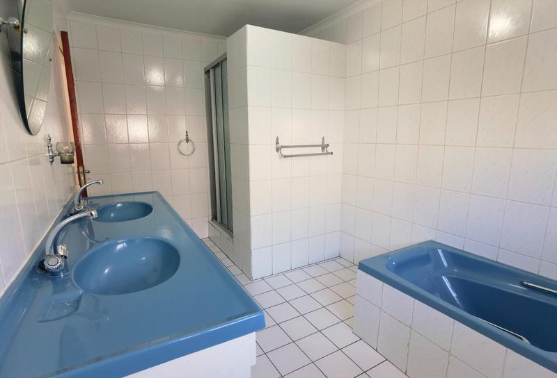 6 Bedroom Property for Sale in Cravenby Western Cape